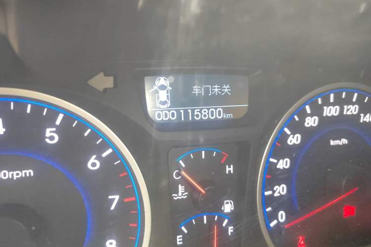 Used Hyundai Celesta 2011 1.6L Automatic Top-Tier Version Odometer Close Up