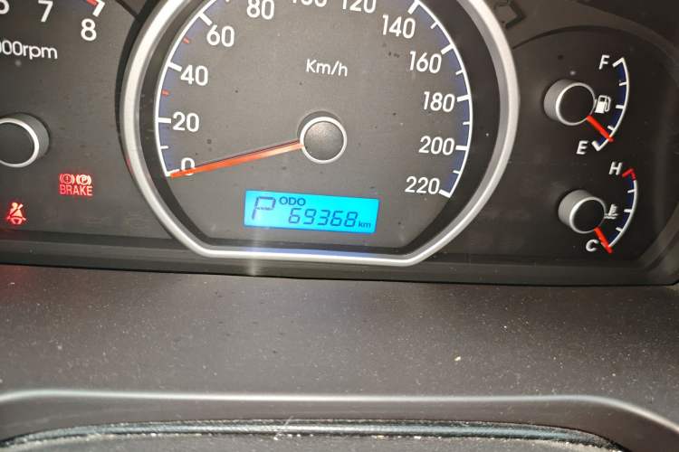 Used Hyundai Celesta 2011 1.6L Automatic Comfort Edition Odometer Close Up
