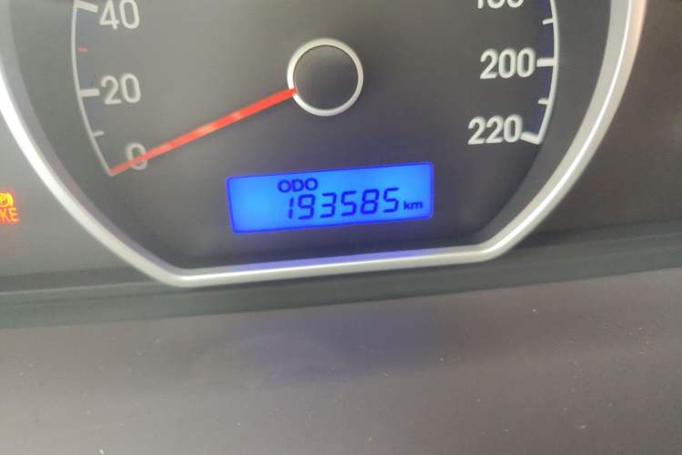 Used Hyundai Celesta 2011 1.6L Manual Comfort Edition Odometer Close Up