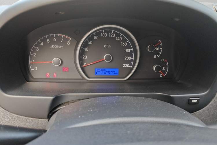 Used Hyundai Celesta 2011 1.6L Automatic Comfort Edition Odometer Close Up