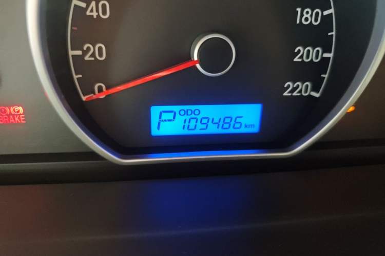 Used Hyundai Celesta 2011 1.6L Automatic Comfort Edition Odometer Close Up