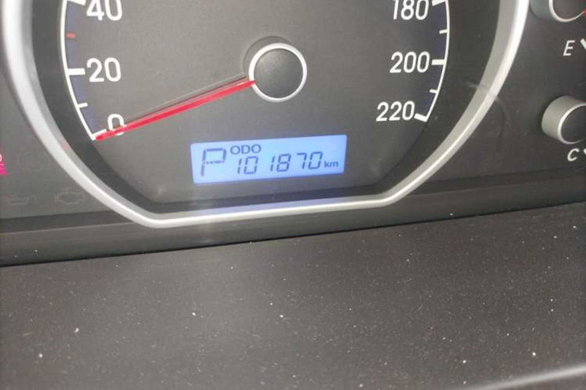 Used Hyundai Celesta 2011 1.6L Automatic Comfort Edition Odometer Close Up
