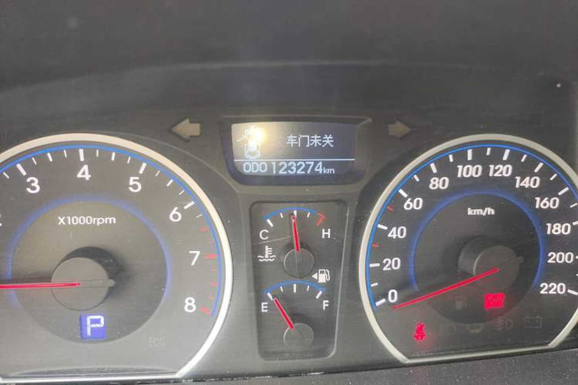 Used Hyundai Celesta 2011 1.6L Automatic Luxury Version Odometer Close Up