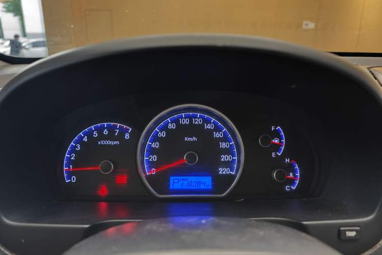 Used Hyundai Celesta 2011 1.6L Automatic Comfort Edition Odometer Close Up
