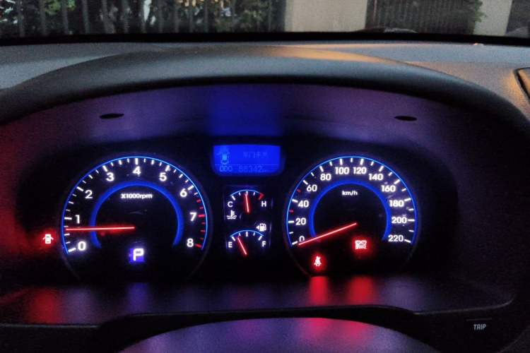 Used Hyundai Celesta 2011 1.6L Automatic Luxury Version Odometer Close Up