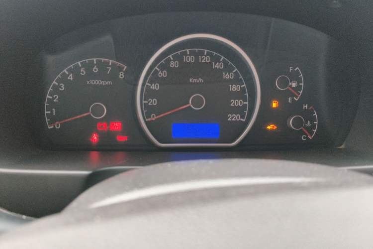 Used Hyundai Celesta 2011 1.6L Manual Comfort Edition Odometer Close Up