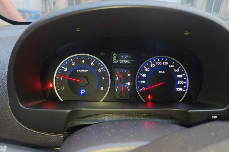 Used Hyundai Celesta 2011 1.6L Automatic Comfort Edition Odometer Close Up