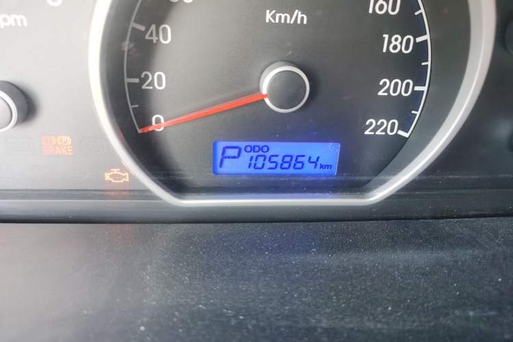 Used Hyundai Celesta 2011 1.6L Automatic Comfort Edition Odometer Close Up