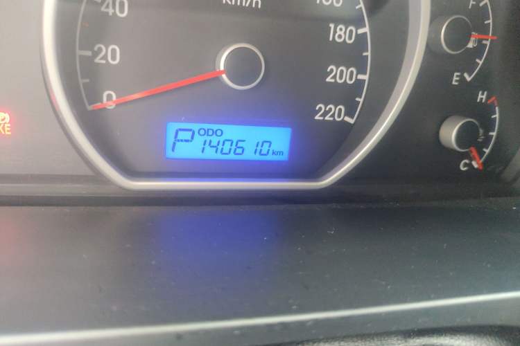 Used Hyundai Celesta 2011 1.6L Automatic Comfort Edition Odometer Close Up
