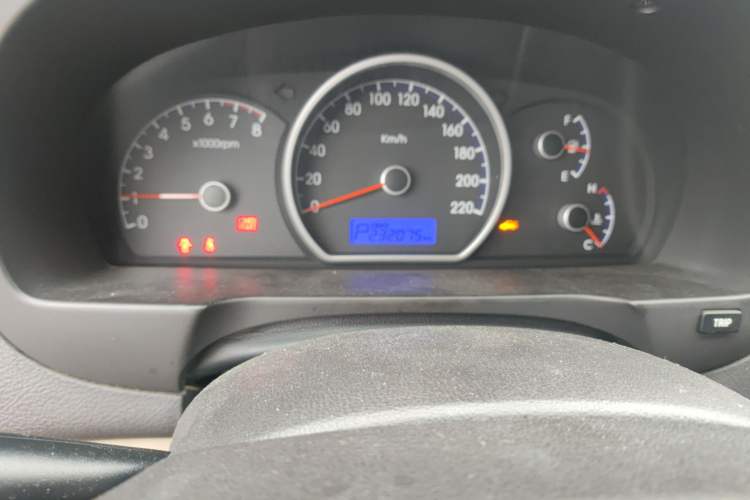 Used Hyundai Celesta 2011 1.6L Automatic Comfort Edition Odometer Close Up