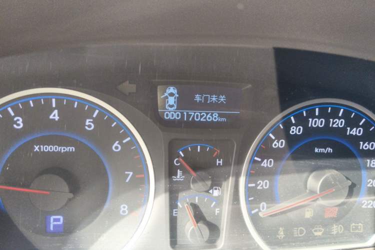 Used Hyundai Celesta 2011 1.6L Automatic Luxury Version Odometer Close Up