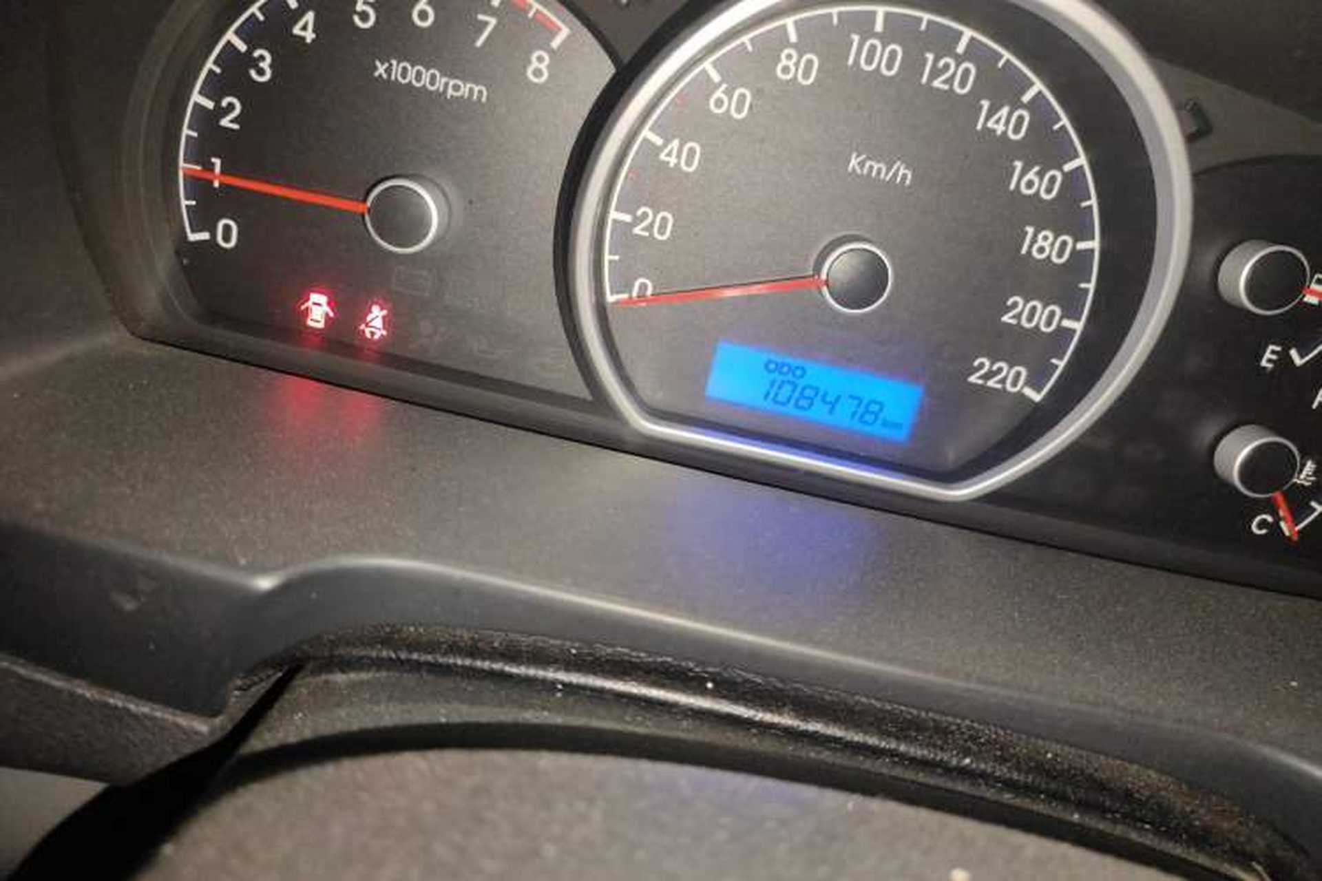 Used Hyundai Celesta 2011 1.6L Manual Comfort Edition Odometer Close Up