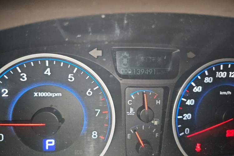 Used Hyundai Celesta 2011 1.6L Automatic Luxury Version Odometer Close Up