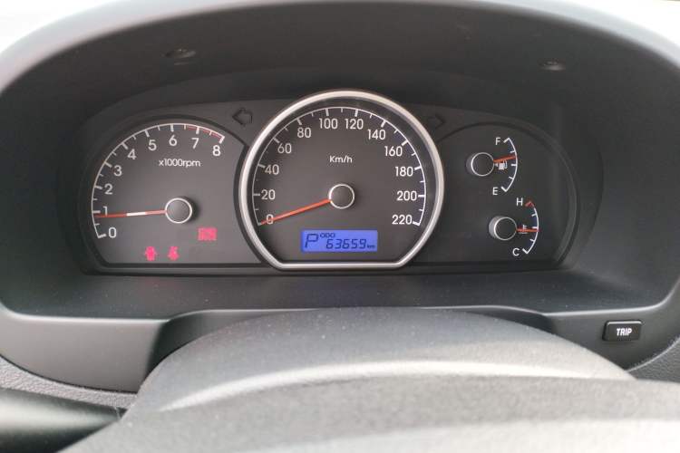 Used Hyundai Celesta 2011 1.6L Automatic Comfort Edition Odometer Close Up