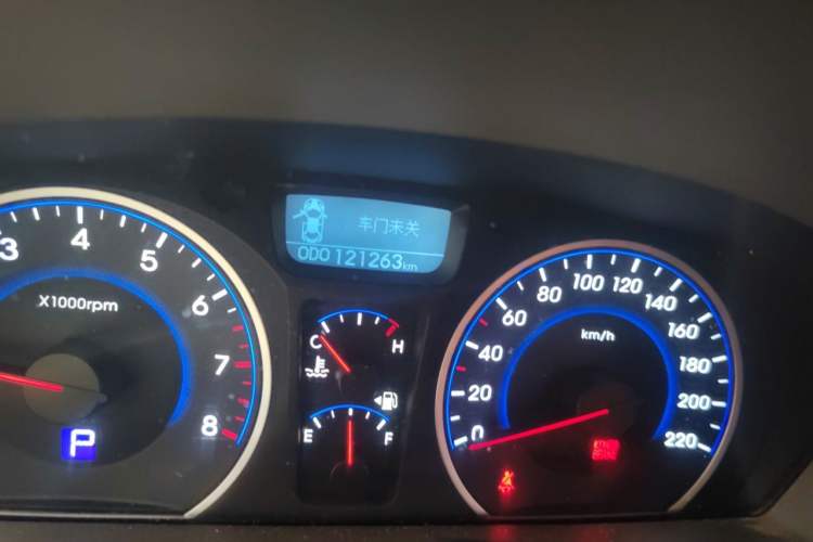 Used Hyundai Celesta 2011 1.6L Automatic Luxury Version Odometer Close Up