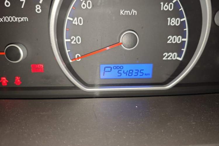 Used Hyundai Celesta 2011 1.6L Automatic Comfort Edition Odometer Close Up