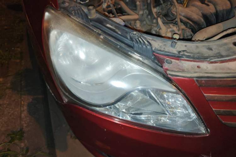 Used Hyundai Celesta 2011 1.6L Manual Luxury Model Right Front Headlight