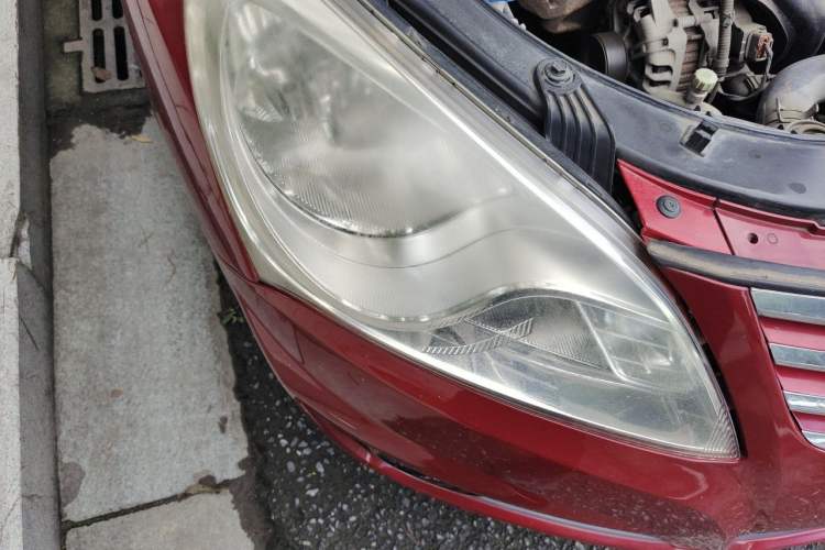 Used Hyundai Celesta 2011 1.6L Automatic Comfort Edition Right Front Headlight
