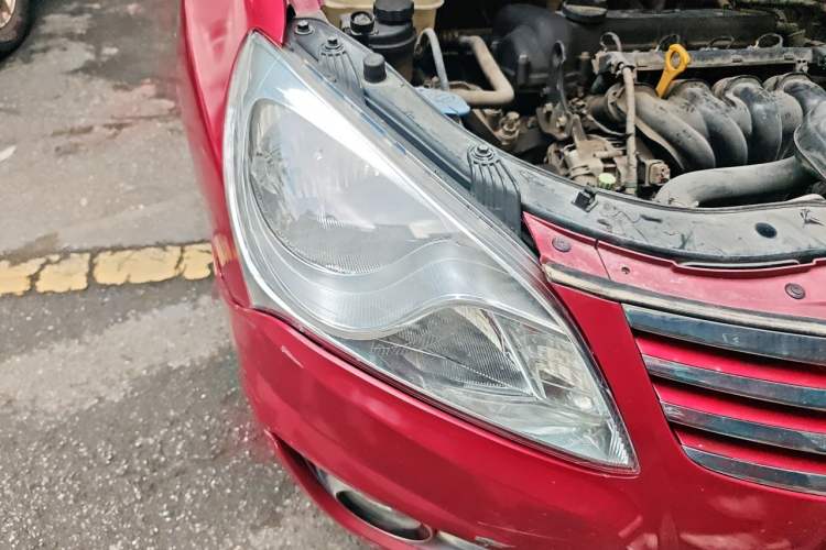 Used Hyundai Celesta 2011 1.6L Automatic Comfort Edition Right Front Headlight