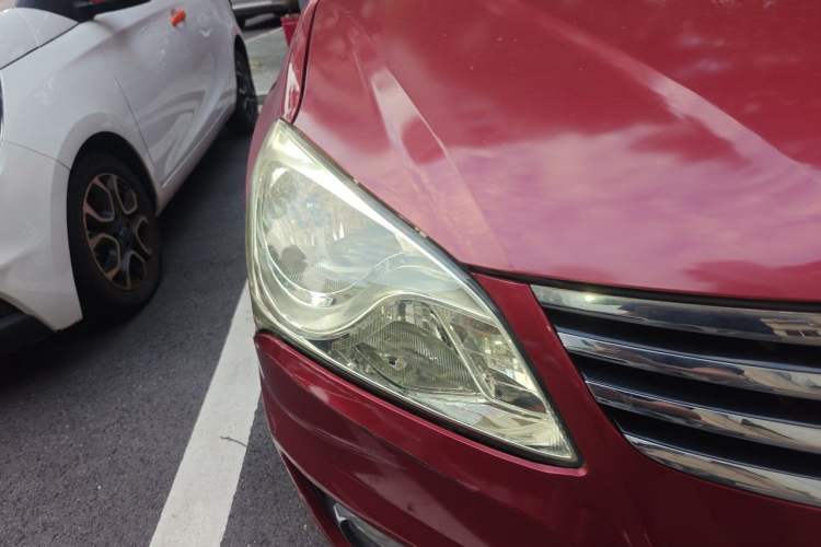 Used Hyundai Celesta 2011 1.6L Automatic Comfort Edition Right Front Headlight