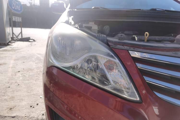 Used Hyundai Celesta 2011 1.6L Automatic Comfort Edition Right Front Headlight