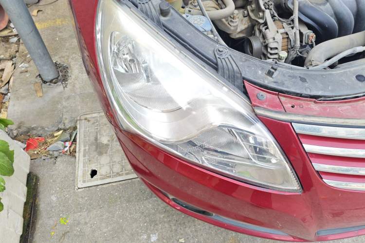 Used Hyundai Celesta 2011 1.6L Automatic Comfort Edition Right Front Headlight