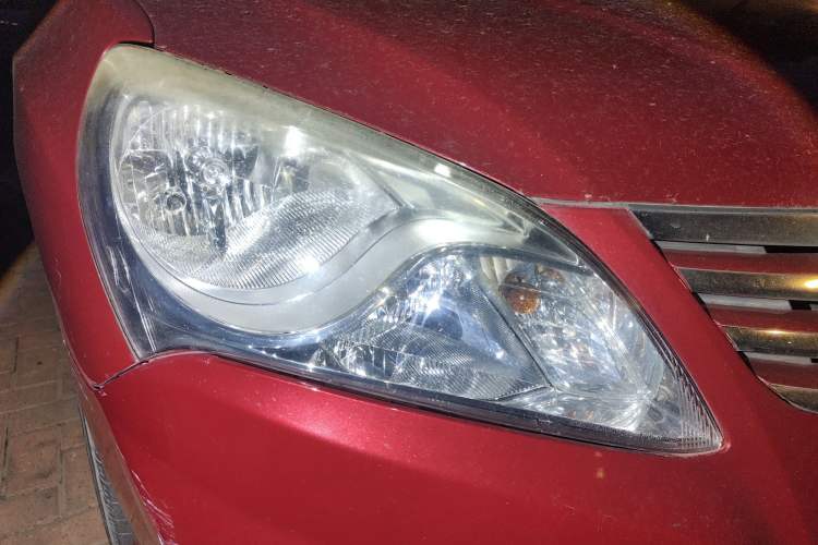 Used Hyundai Celesta 2011 1.6L Manual Comfort Edition Right Front Headlight
