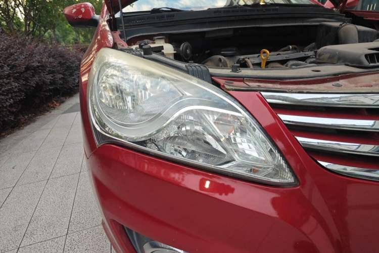 Used Hyundai Celesta 2011 1.6L Manual Comfort Edition Right Front Headlight