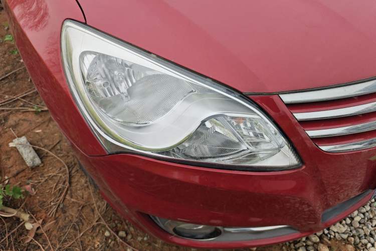 Used Hyundai Celesta 2011 1.6L Automatic Comfort Edition Right Front Headlight