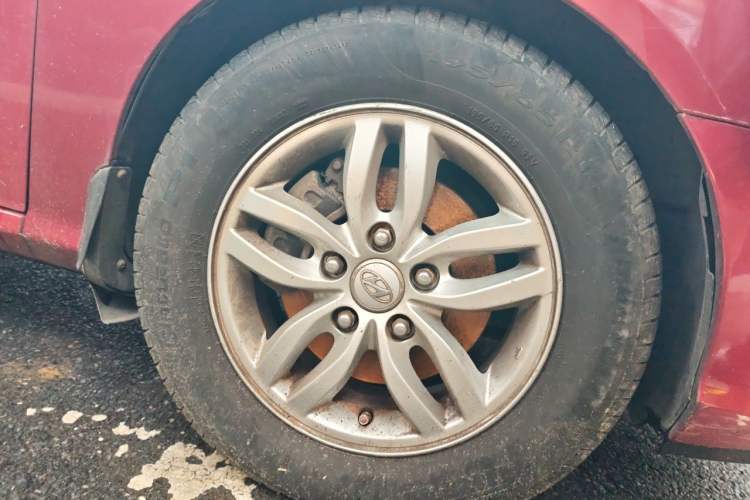 Used Hyundai Celesta 2011 1.6L Automatic Luxury Version Right Front Wheel Hub