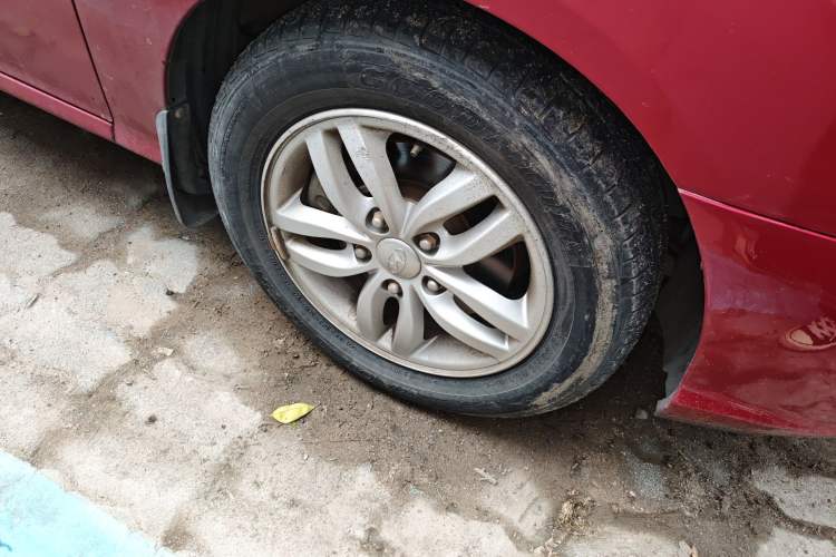 Used Hyundai Celesta 2011 1.6L Automatic Comfort Edition Right Front Wheel Hub