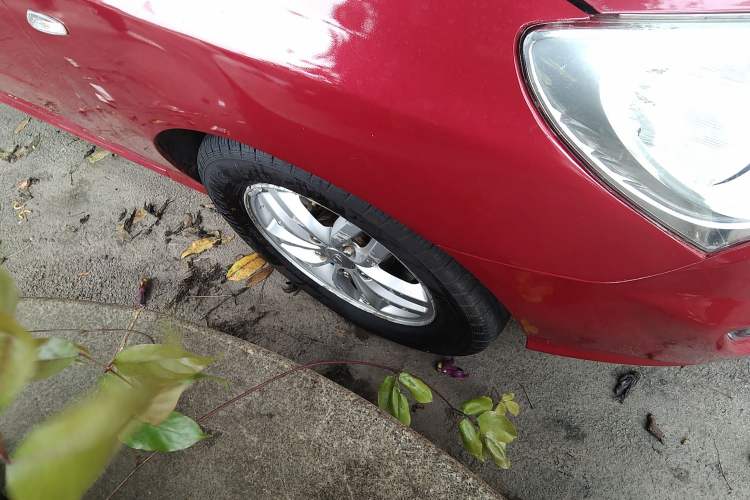 Used Hyundai Celesta 2011 1.6L Automatic Comfort Edition Right Front Wheel Hub