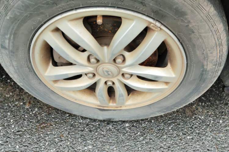 Used Hyundai Celesta 2011 1.6L Automatic Comfort Edition Right Front Wheel Hub