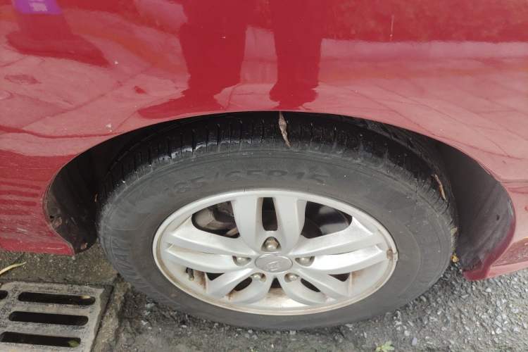 Used Hyundai Celesta 2011 1.6L Automatic Comfort Edition Right Front Wheel Hub
