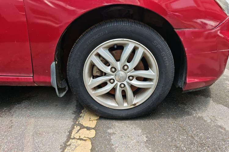 Used Hyundai Celesta 2011 1.6L Automatic Comfort Edition Right Front Wheel Hub