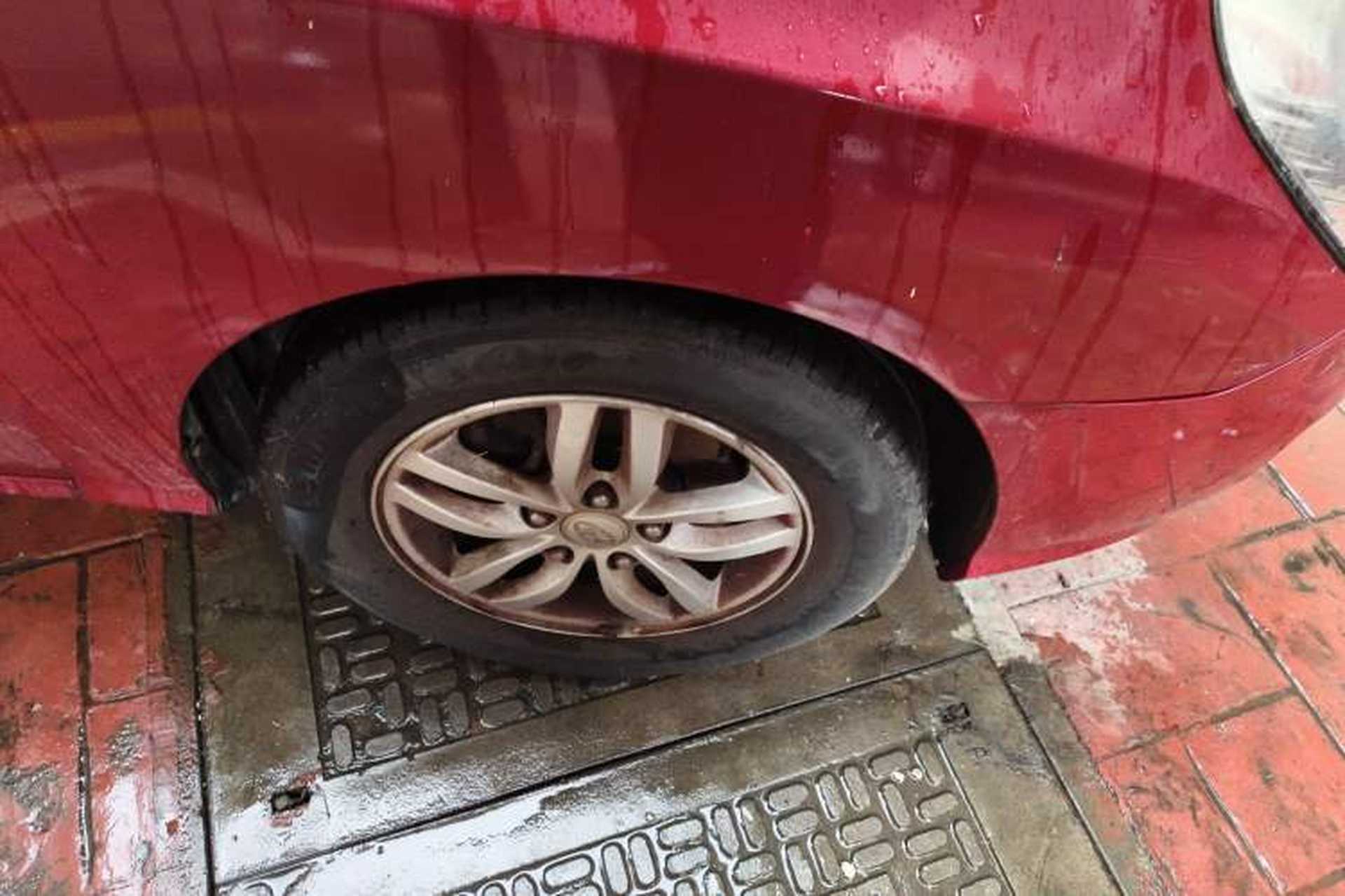 Used Hyundai Celesta 2011 1.6L Automatic Luxury Version Right Front Wheel Hub