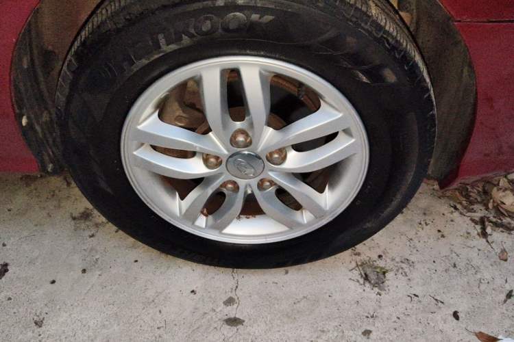 Used Hyundai Celesta 2011 1.6L Automatic Luxury Version Right Front Wheel Hub