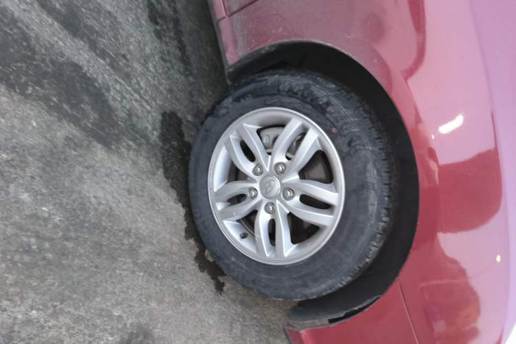 Used Hyundai Celesta 2011 1.6L Automatic Comfort Edition Right Front Wheel Hub