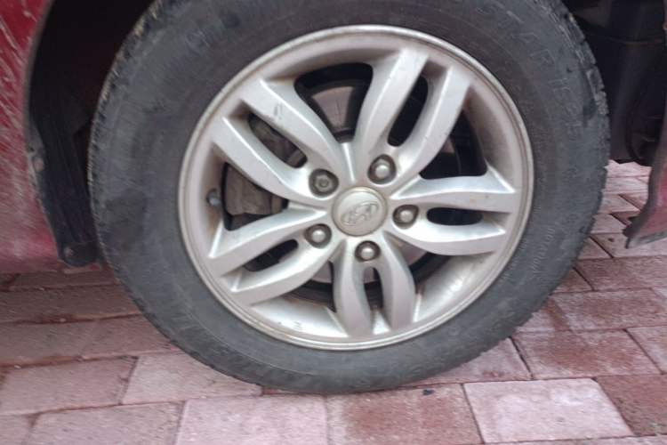 Used Hyundai Celesta 2011 1.6L Automatic Comfort Edition Right Front Wheel Hub