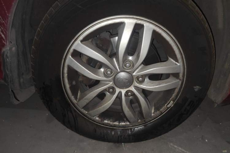 Used Hyundai Celesta 2011 1.6L Automatic Comfort Edition Right Front Wheel Hub
