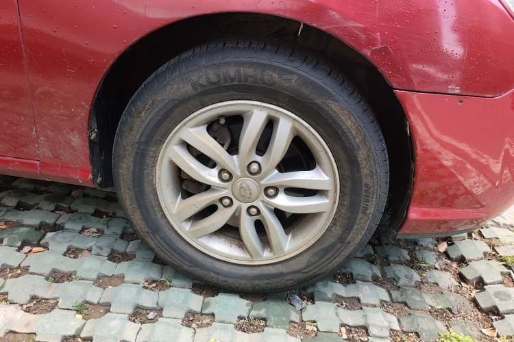 Used Hyundai Celesta 2011 1.6L Manual Luxury Model Right Front Wheel Hub
