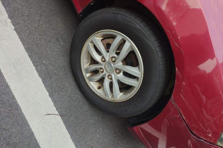 Used Hyundai Celesta 2011 1.6L Automatic Comfort Edition Right Front Wheel Hub