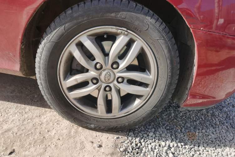 Used Hyundai Celesta 2011 1.6L Automatic Comfort Edition Right Front Wheel Hub