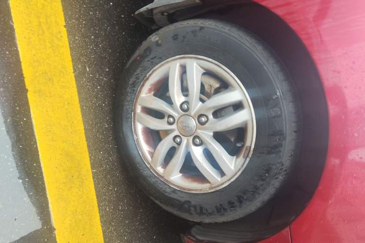 Used Hyundai Celesta 2011 1.6L Automatic Comfort Edition Right Front Wheel Hub