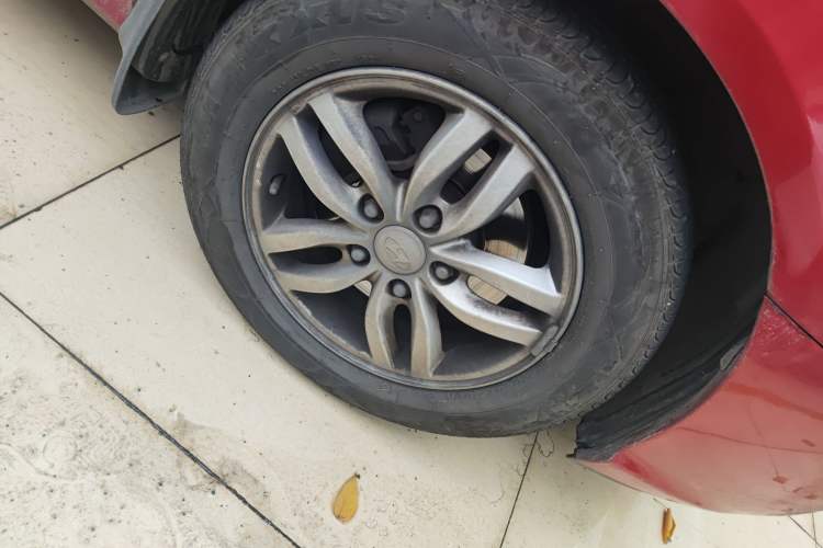 Used Hyundai Celesta 2011 1.6L Automatic Comfort Edition Right Front Wheel Hub