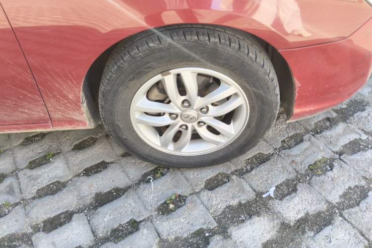 Used Hyundai Celesta 2011 1.6L Automatic Luxury Version Right Front Wheel Hub