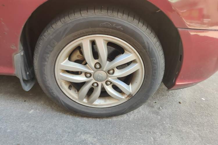 Used Hyundai Celesta 2011 1.6L Automatic Comfort Edition Right Front Wheel Hub
