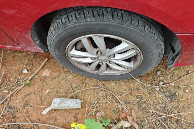 Used Hyundai Celesta 2011 1.6L Automatic Comfort Edition Right Front Wheel Hub