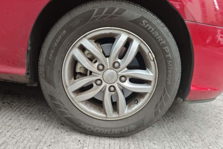Used Hyundai Celesta 2011 1.6L Automatic Luxury Version Right Front Wheel Hub