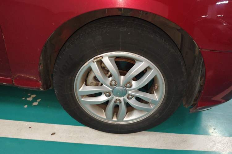 Used Hyundai Celesta 2011 1.6L Automatic Comfort Edition Right Front Wheel Hub